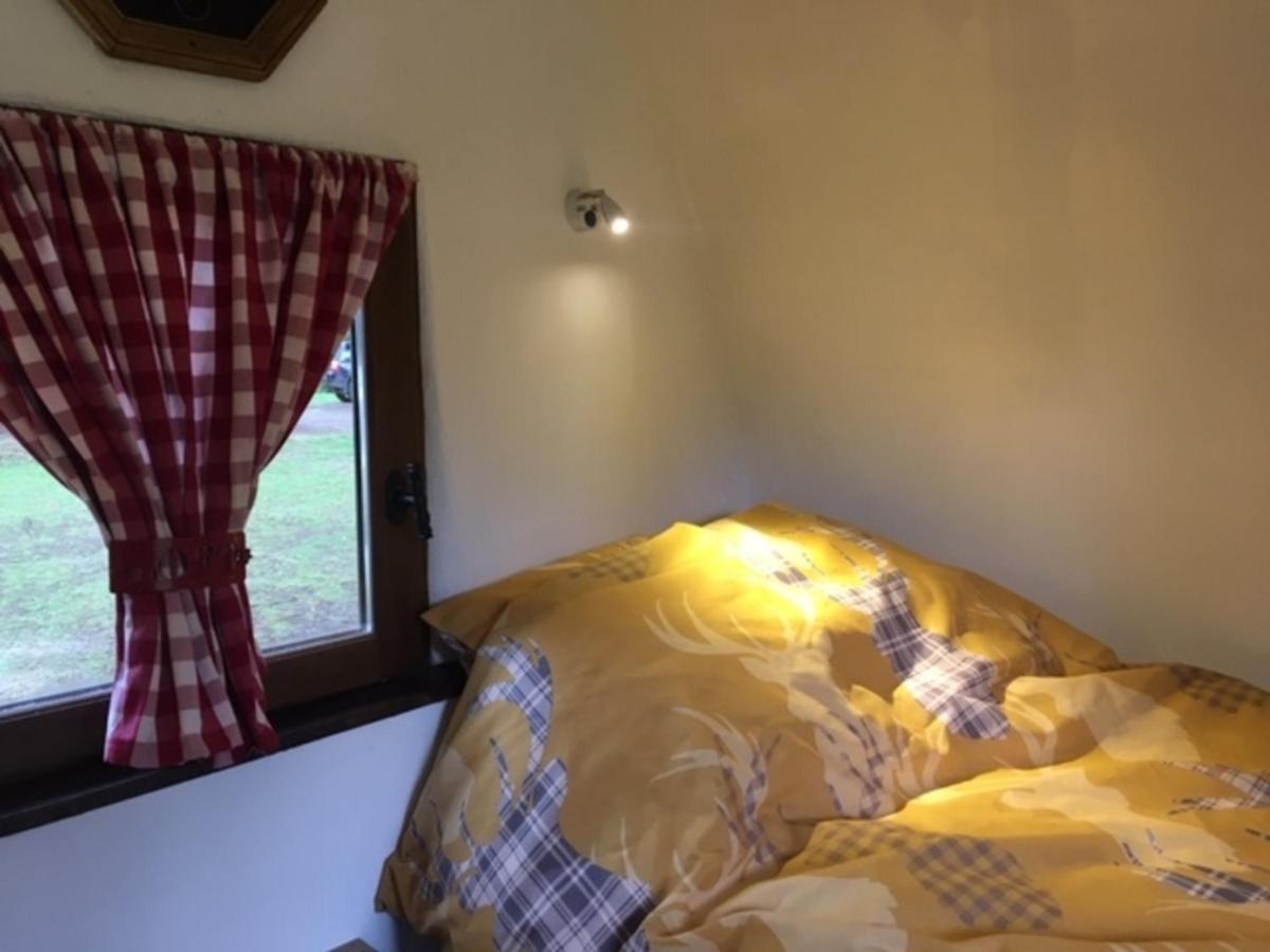 Charming 2-Bed Cabin In Domfront-En-Poiraie Perrou 外观 照片