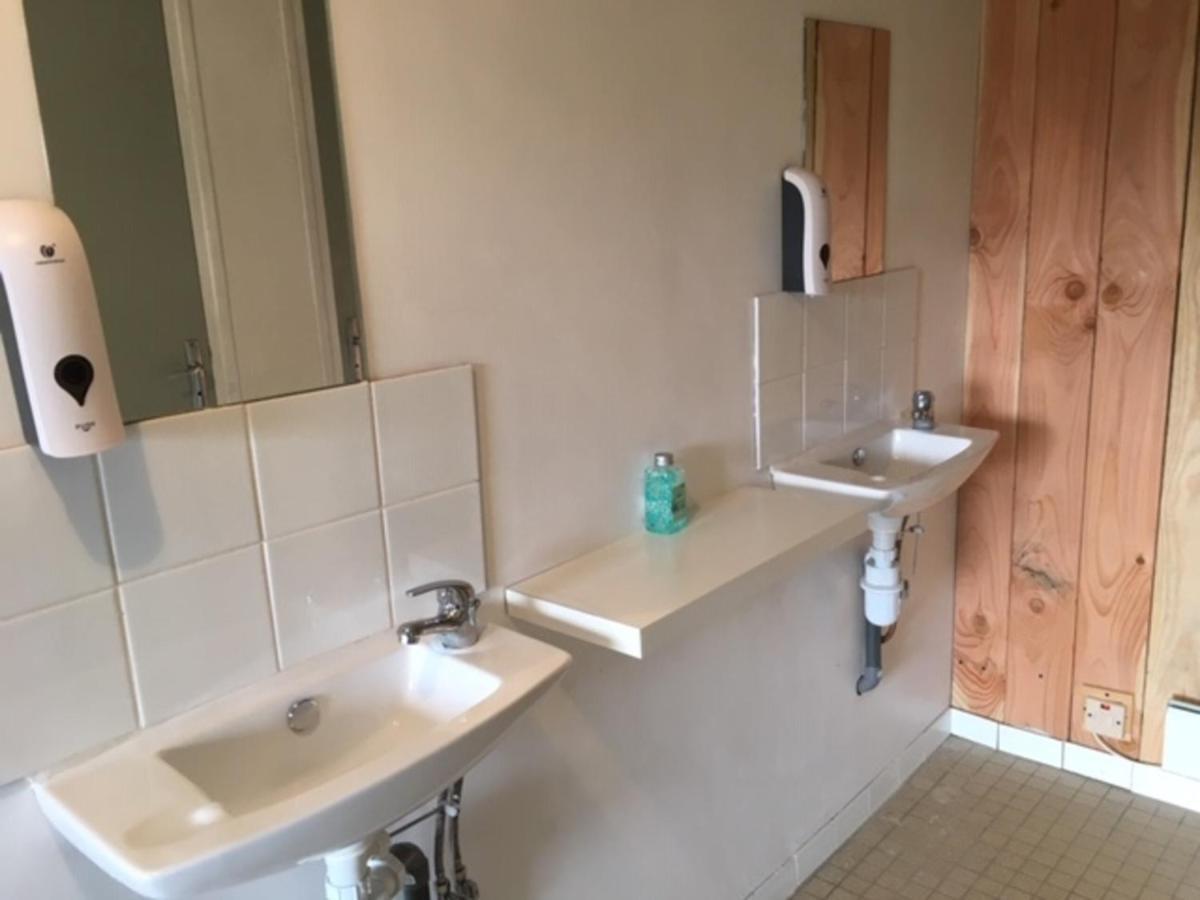 Charming 2-Bed Cabin In Domfront-En-Poiraie Perrou 外观 照片